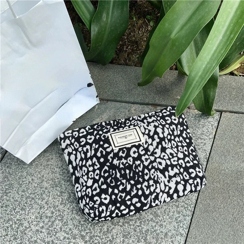 Large Women Leopard Cosmetic Bag Canvas Waterproof Zipper Make Up Bag Travel Washing Makeup Organizer Beauty Case
